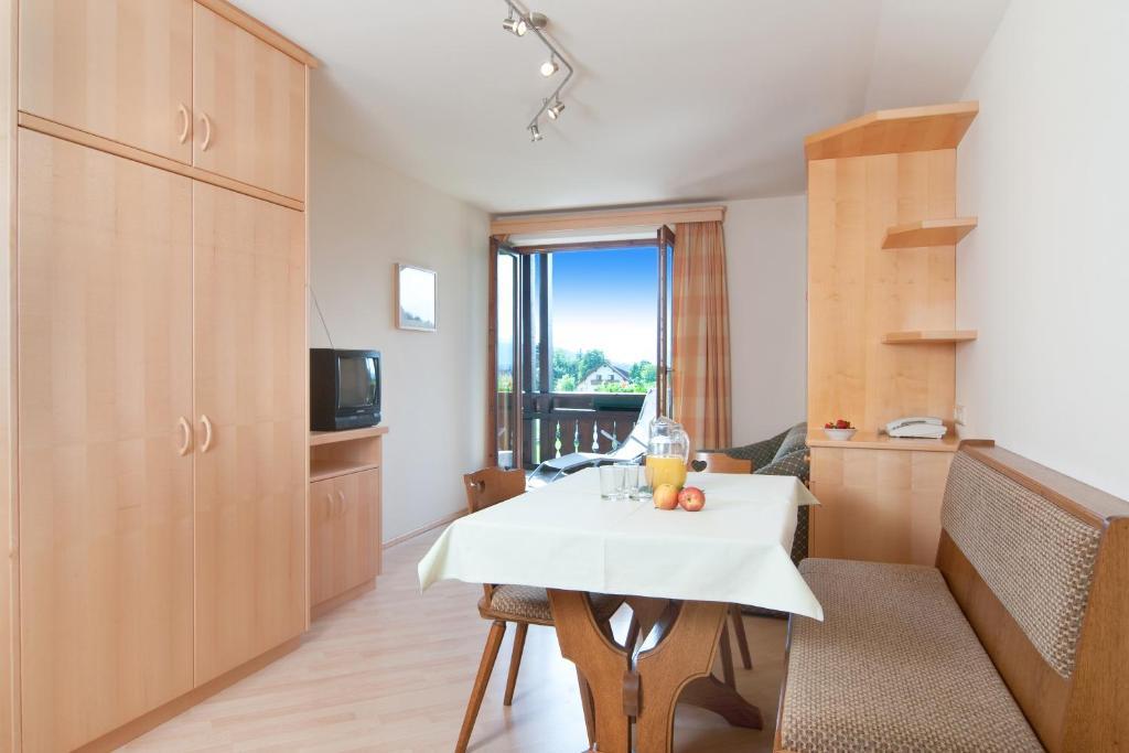 Hotel Hubertushof Latschach ober dem Faakersee Habitación foto